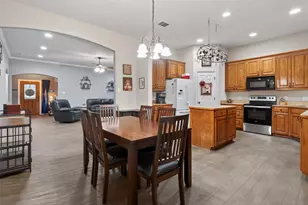 629 E Sheila Cir, Joshua, TX 76058 - Photo 9