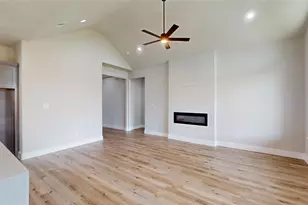2337 SE 4th St, Grand Prairie, TX 75051 - Photo 3