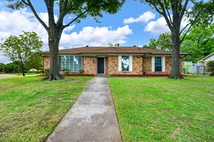 400 Brookhollow Cir, DeSoto, TX 75115 - Photo 1