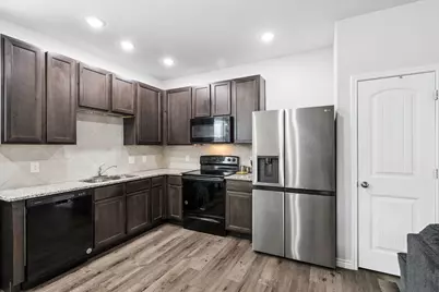 5725 Willamette Drive, Fort Worth, TX 76119 - Photo 5