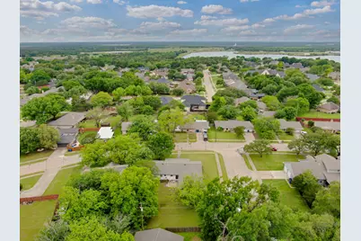 1104 Williamsburg Drive, Ennis, TX 75119 - Photo 33