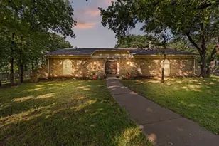 2005 Meadow Dr, Crowley, TX 76036 - Photo 3