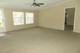 203 S Ridgeview Ct, Azle, TX 76020 - Photo 9