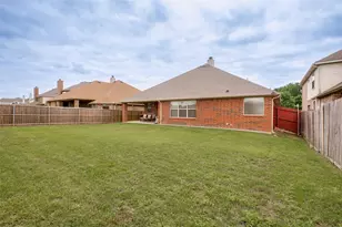 5836 Summerwood Dr, Grand Prairie, TX 75052 - Photo 25