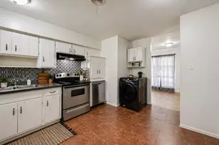 1905 S Cooper St, Arlington, TX 76010 - Photo 7