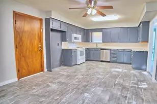 933 N Main St, Muenster, TX 76252 - Photo 3
