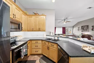 3928 Country Meadows Cir, Granbury, TX 76049 - Photo 7