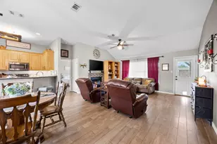 3928 Country Meadows Cir, Granbury, TX 76049 - Photo 5
