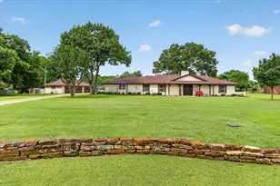 105 Elm Dr, Oak Leaf, TX 75154 - Photo 3
