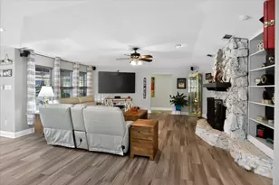 105 Elm Dr, Oak Leaf, TX 75154 - Photo 17