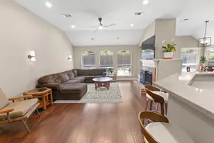 6315 Fannin Dr, Arlington, TX 76001 - Photo 9