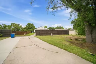 2705 Timberleaf Dr, Carrollton, TX 75006 - Photo 37