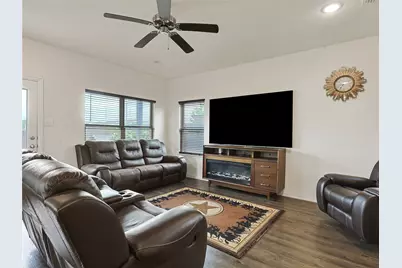 1556 Woodlake Drive, Waxahachie, TX 75165 - Photo 5