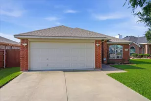 115 Loda Ct, Grand Prairie, TX 75050 - Photo 3