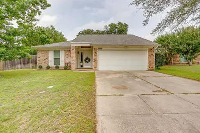 2135 Reverchon Drive, Arlington, TX 76017 - Photo 1