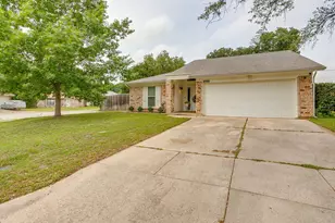 2135 Reverchon Dr, Arlington, TX 76017 - Photo 5