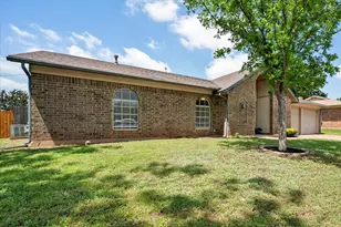 212 S Heights Dr, Crowley, TX 76036 - Photo 3