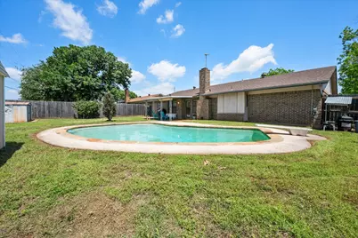 212 S Heights Drive, Crowley, TX 76036 - Photo 29