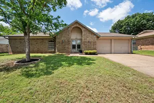 212 S Heights Dr, Crowley, TX 76036 - Photo 3