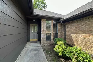 2109 S Winding Creek Dr, Grapevine, TX 76051 - Photo 3