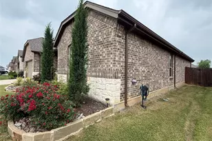 137 Constitution Dr, Joshua, TX 76058 - Photo 3