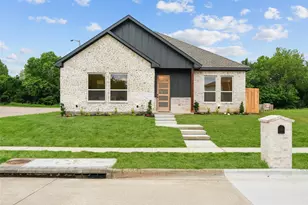 2300 Cherry Sage Dr, Arlington, TX 76001 - Photo 3