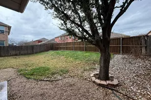 305 Moonlight Dr, Euless, TX 76039 - Photo 3