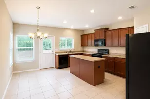 5548 Thunder Bay Dr, Fort Worth, TX 76119 - Photo 5