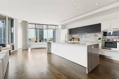 2408 Victory Park Lane #1035, Dallas, TX 75219 - Photo 13