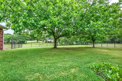 2735 Bent Oaks Drive, Burleson, TX 76028 - Photo 27