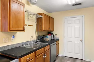 316 Coral Reef St, Gun Barrel City, TX 75156 - Photo 7