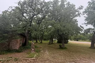 703 W Sherman St, Chico, TX 76431 - Photo 7