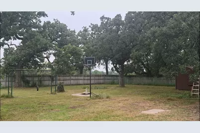 703 W Sherman Street, Chico, TX 76431 - Photo 19