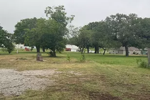 703 W Sherman St, Chico, TX 76431 - Photo 13