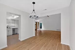 949 Meadowdale Cir, Garland, TX 75043 - Photo 9