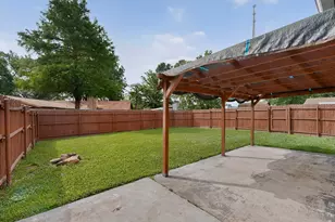 949 Meadowdale Cir, Garland, TX 75043 - Photo 35