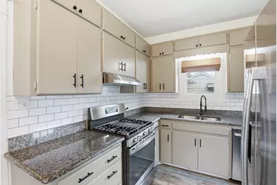 206 S Pendell Avenue, Cleburne, TX 76033 - Photo 9