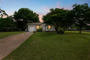 8033 Komalty Dr, Dallas, TX 75217 - Photo 33