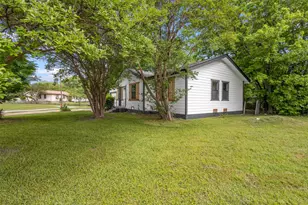 8033 Komalty Dr, Dallas, TX 75217 - Photo 9