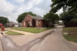 8640 Woodcreek Dr, Irving, TX 75063 - Photo 3