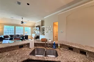 8640 Woodcreek Dr, Irving, TX 75063 - Photo 11