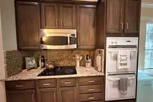 8640 Woodcreek Dr, Irving, TX 75063 - Photo 9