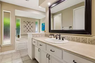 9519 Robin Meadow Dr, Dallas, TX 75243 - Photo 17