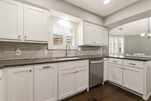 9519 Robin Meadow Dr, Dallas, TX 75243 - Photo 9