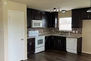 319 Candlewood Cir, Gainesville, TX 76240 - Photo 5