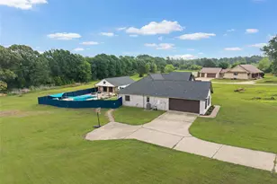 808 N Jarvis St, Troup, TX 75789 - Photo 39