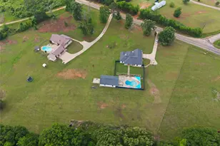 808 N Jarvis St, Troup, TX 75789 - Photo 37