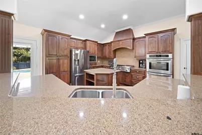 808 N Jarvis Street, Troup, TX 75789 - Photo 9