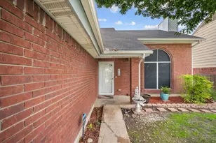 916 Danforth Pl, Arlington, TX 76017 - Photo 5