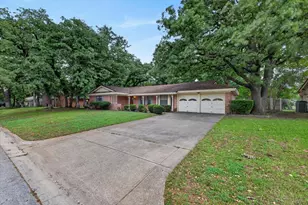 845 Wheelwood Dr, Hurst, TX 76053 - Photo 3